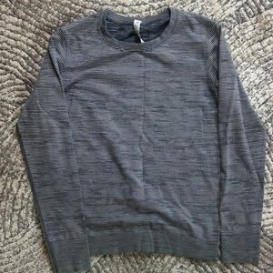 Lululemon striped top size 4 (fits more like a 6)